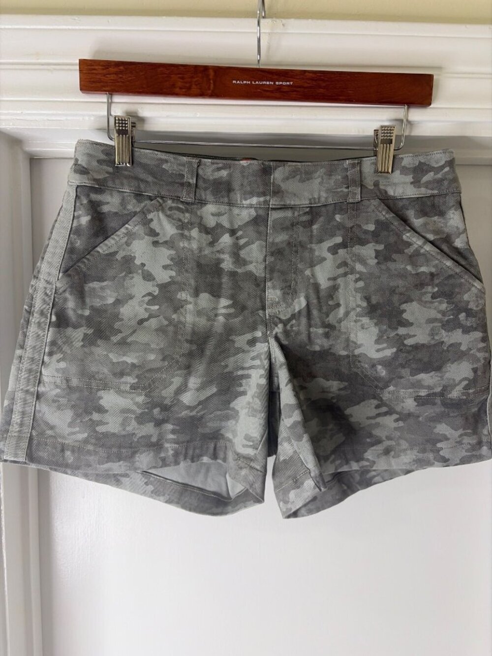 SPANX Stretch Twill Shorts Camo Print Size L Summer Sporty Outdoors